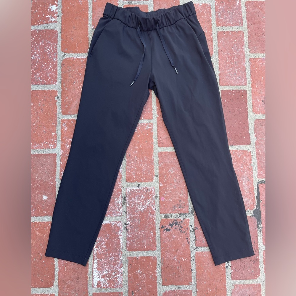 LULULEMON BLACK JOGGER PANTS WITH ELASTIC & DRAW STRING
